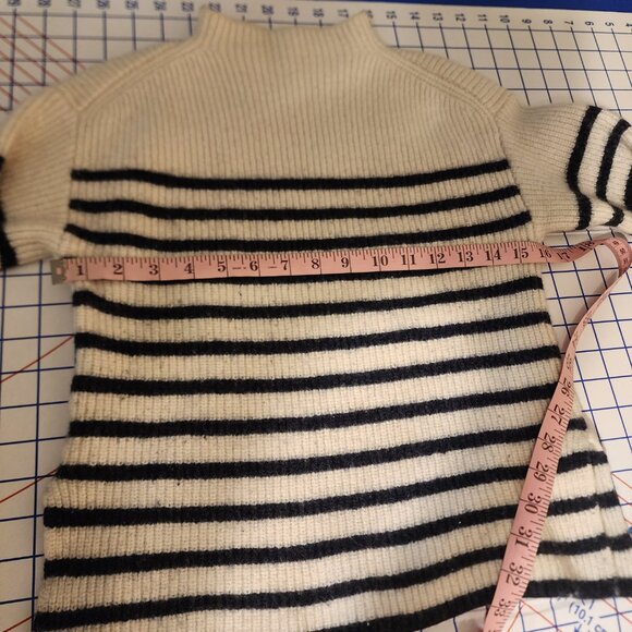 Rails Claudia Sweater Cream & Navy Stripe NWOT Med Some bleeding/pilling - Picture 5 of 14